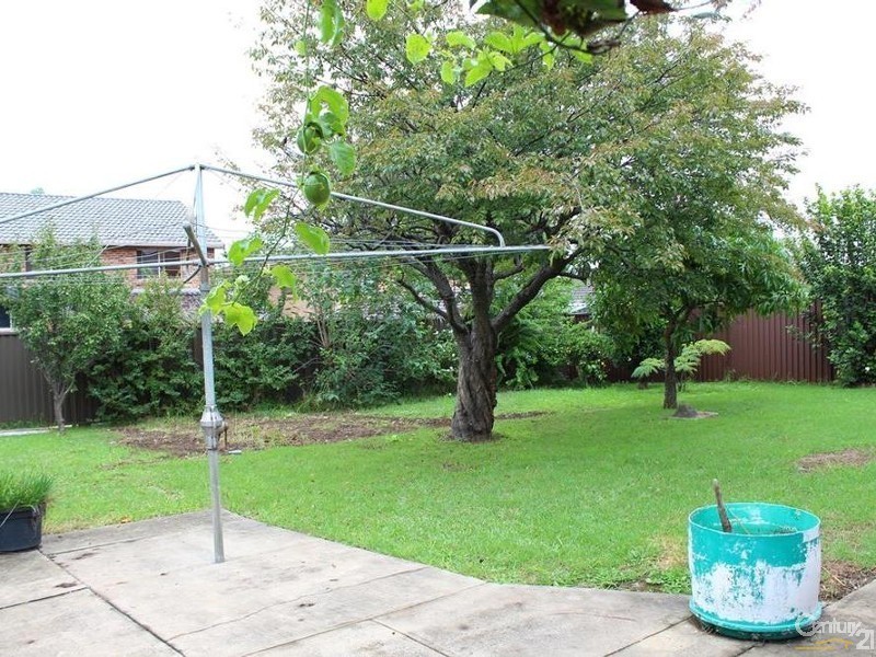 99 Flinders Road, Georges Hall NSW 2198