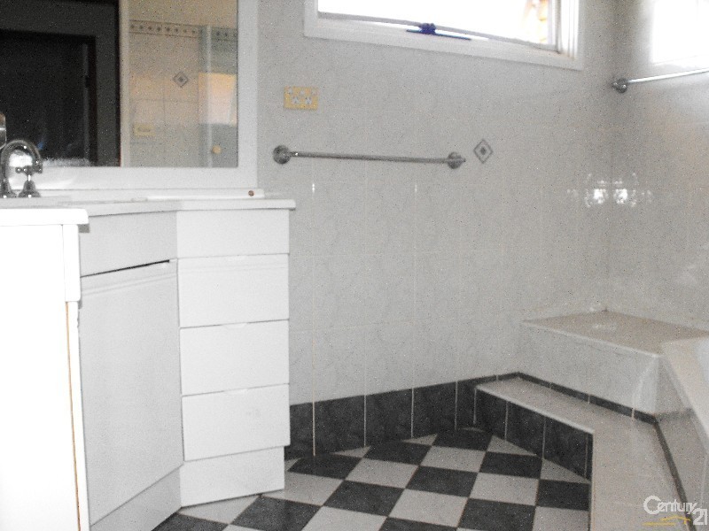 10 Hinkler Avenue, Condell Park NSW 2200