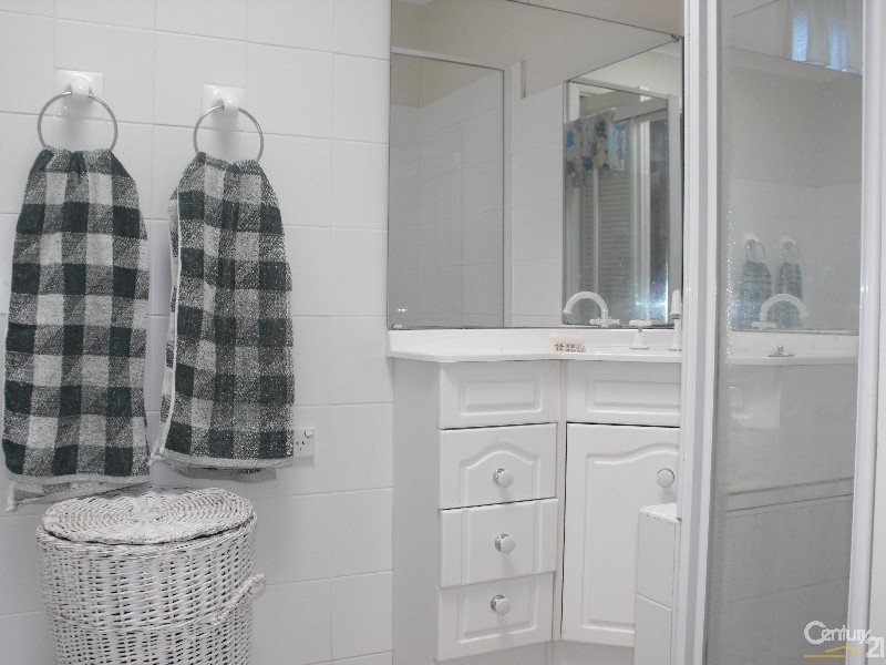 128 Denman Road, Georges Hall NSW 2198