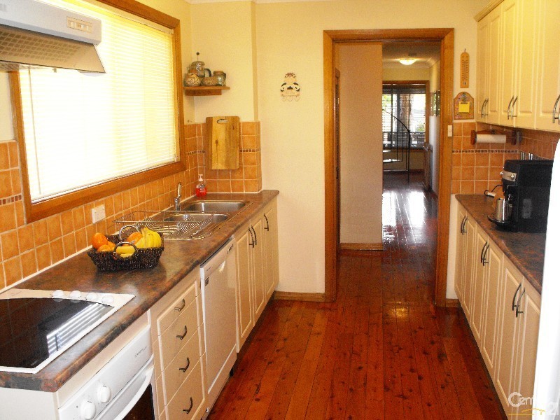 5 Erica Crescent, Georges Hall NSW 2198