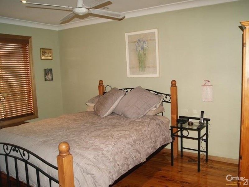 5 Erica Crescent, Georges Hall NSW 2198