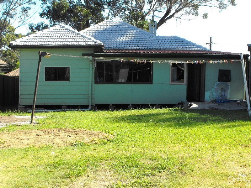 165 Rex Rd, Georges Hall NSW 2198