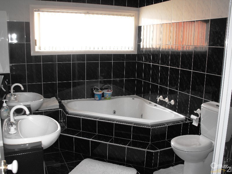 3 Endeavour Road, Georges Hall NSW 2198