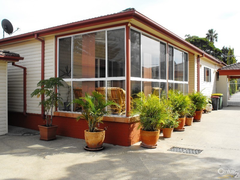 3 Endeavour Road, Georges Hall NSW 2198