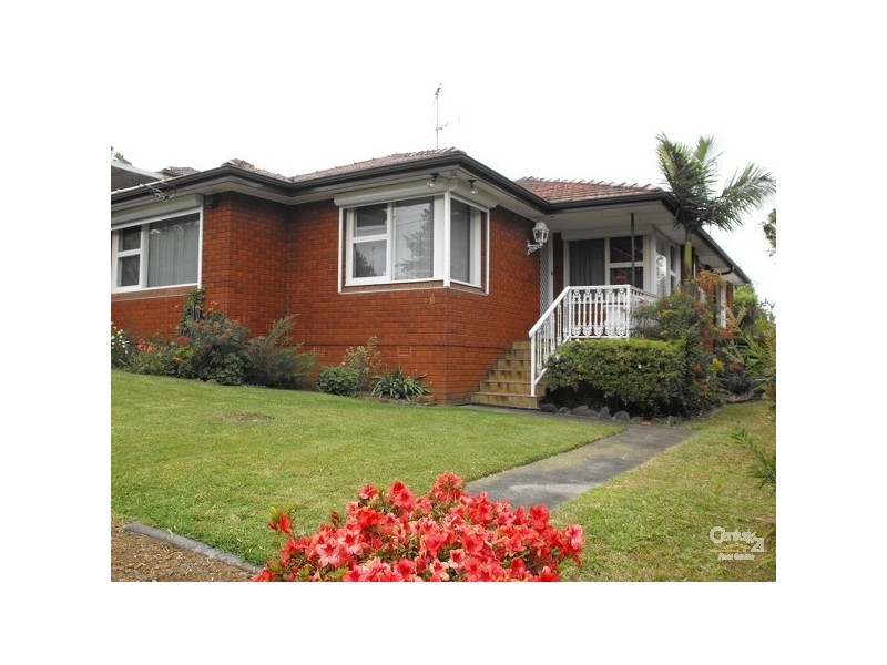 8 STURT AVE, Georges Hall NSW 2198