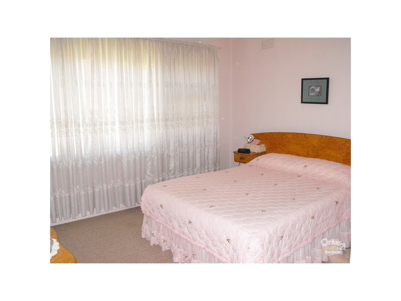 8 STURT AVE, Georges Hall NSW 2198