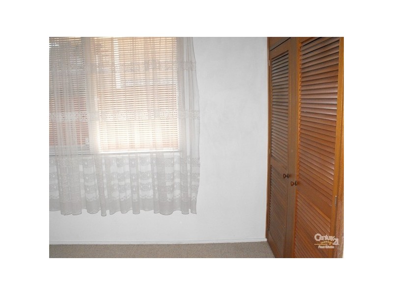 8 STURT AVE, Georges Hall NSW 2198