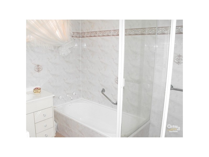 8 STURT AVE, Georges Hall NSW 2198