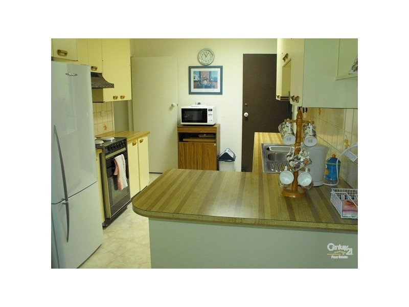 8 STURT AVE, Georges Hall NSW 2198