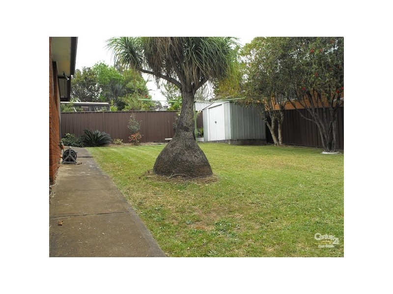 8 STURT AVE, Georges Hall NSW 2198