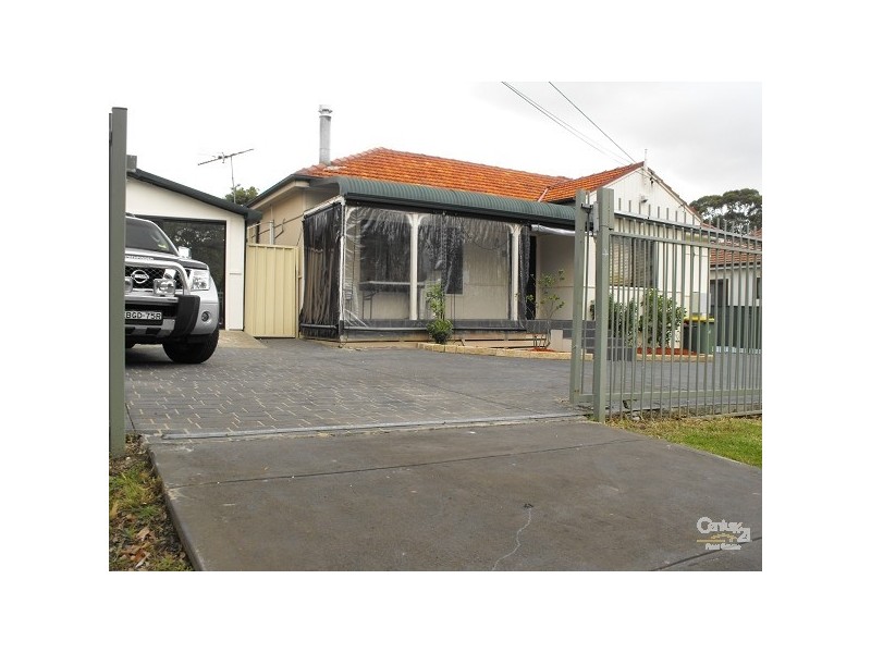 4 FOURTH AVE, Condell Park NSW 2200