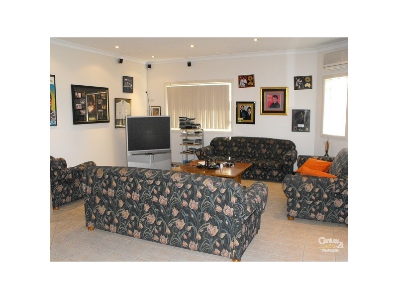 9 WINIFRED ST, Condell Park NSW 2200