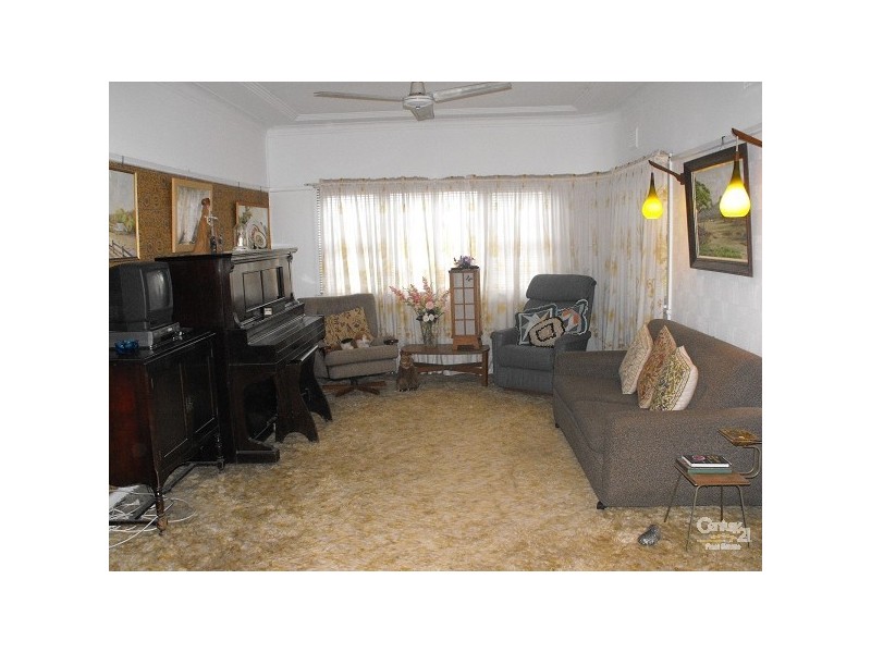 2 WINIFRED ST, Condell Park NSW 2200