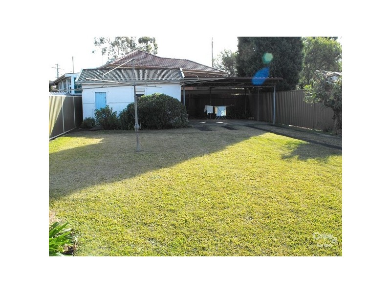 68 HIGHVIEW AVE,, Greenacre NSW 2190