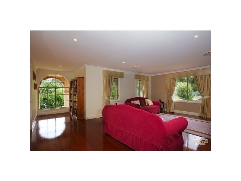 77 Sinclair Crescent, Wentworth Falls NSW 2782