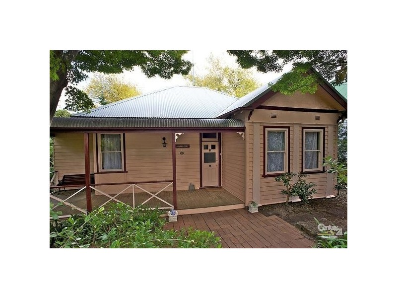 17 Blackheath Street, Leura NSW 2780