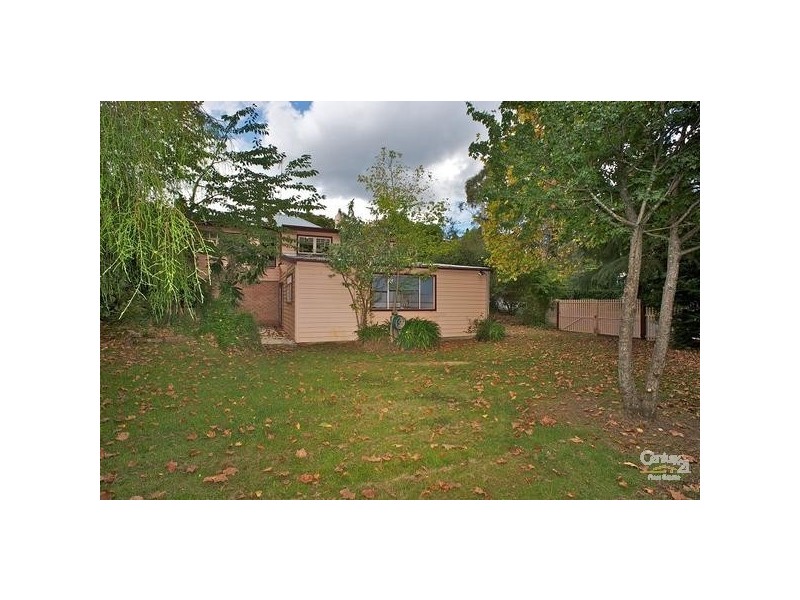 17 Blackheath Street, Leura NSW 2780