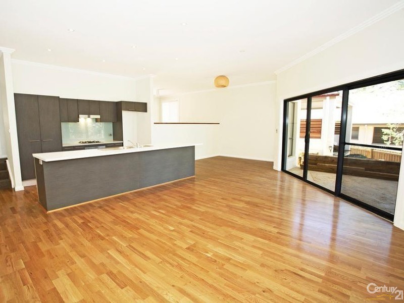 4 Wood Street, Wentworth Falls NSW 2782