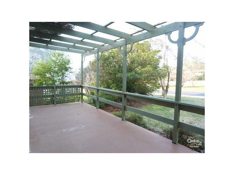 24 Paris Parade, Katoomba NSW 2780