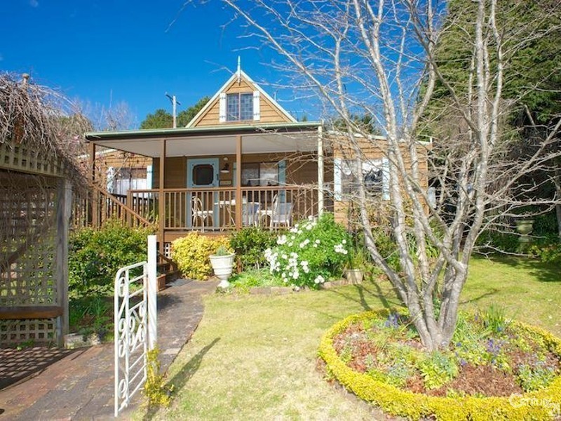 38 Sinclair Crescent, Wentworth Falls NSW 2782