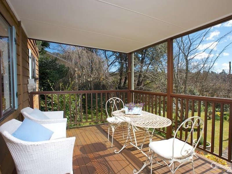 38 Sinclair Crescent, Wentworth Falls NSW 2782