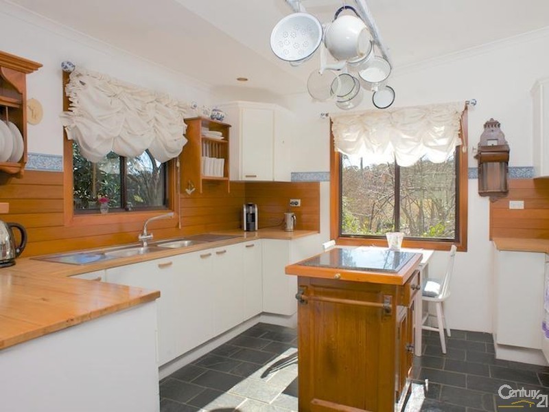 38 Sinclair Crescent, Wentworth Falls NSW 2782