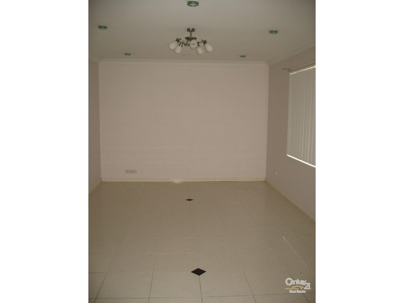 8 LOVEGROVE DRIVE, Quakers Hill NSW 2763