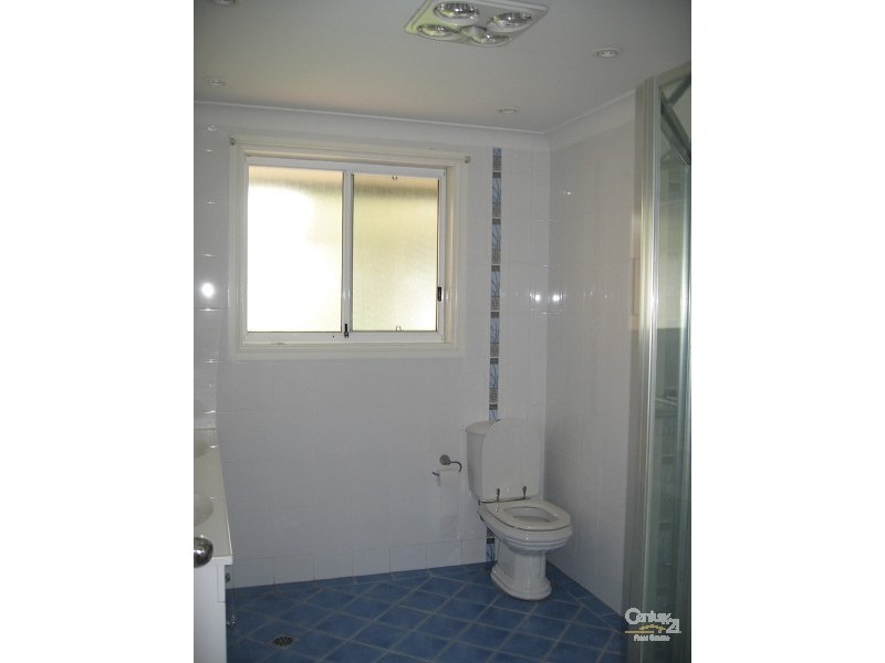 8 LOVEGROVE DRIVE, Quakers Hill NSW 2763