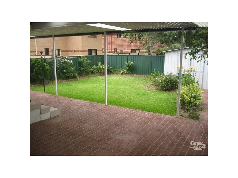 8 LOVEGROVE DRIVE, Quakers Hill NSW 2763
