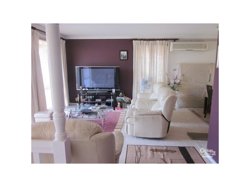 43 MASLIN CRESCENT, Quakers Hill NSW 2763