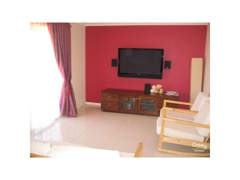 8 LEANNE PLACE, Quakers Hill NSW 2763