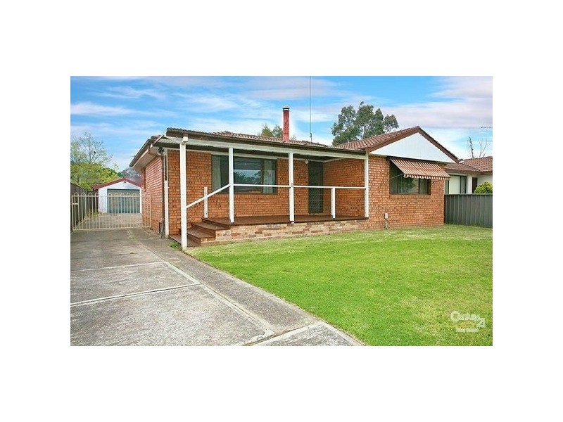8 CHISOLM STREET, Quakers Hill NSW 2763