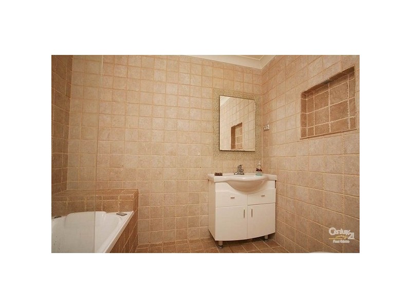 8 CHISOLM STREET, Quakers Hill NSW 2763