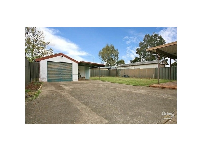 8 CHISOLM STREET, Quakers Hill NSW 2763