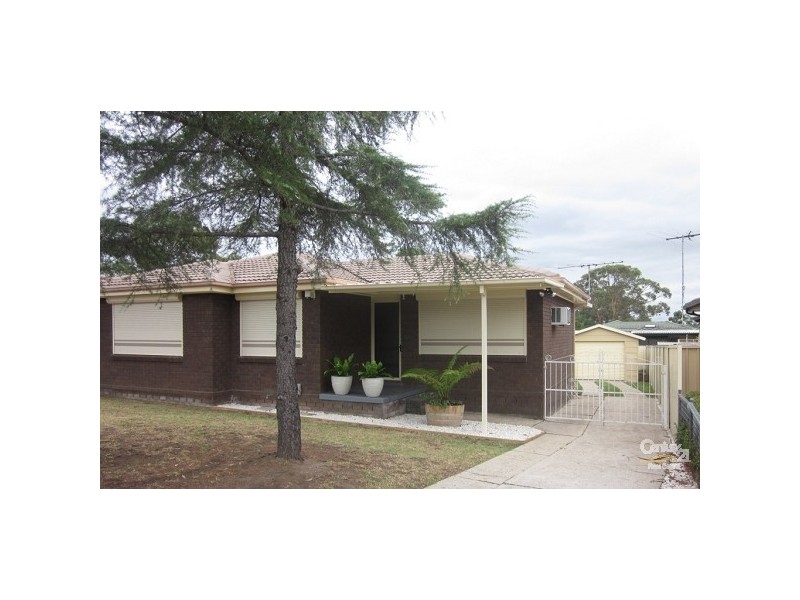 15 MEDLOW DRIVE, Quakers Hill NSW 2763
