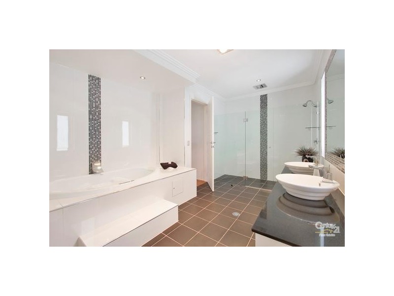 8 Bimbadgen Place, Bella Vista NSW 2153