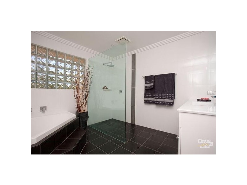 10 IRBY PLACE, Quakers Hill NSW 2763