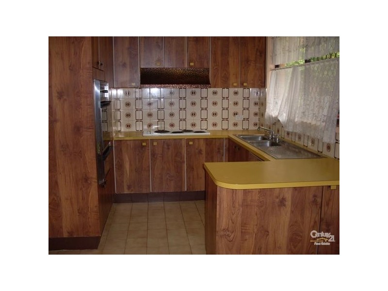 4 COCOS PLACE, Quakers Hill NSW 2763