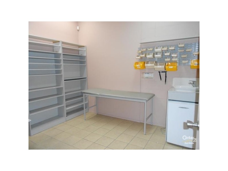 2/8 DOUGLAS ROAD, Quakers Hill NSW 2763