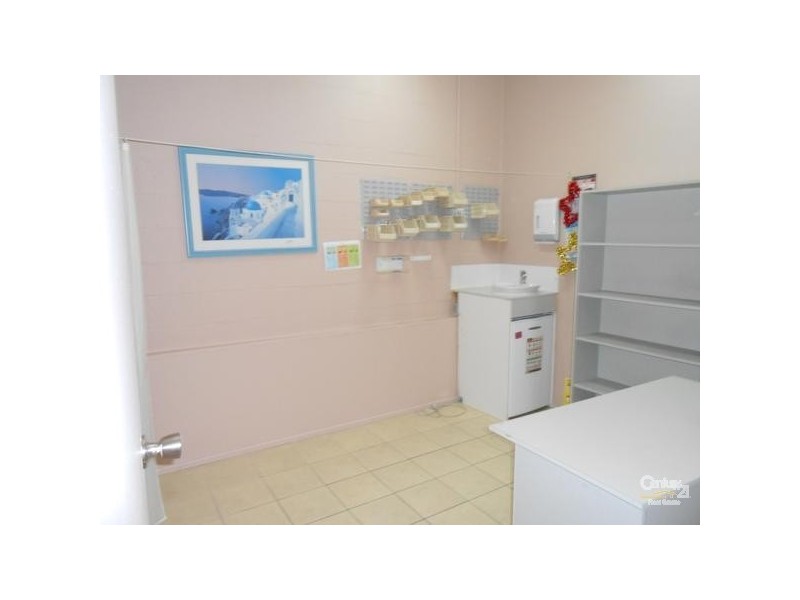 2/8 DOUGLAS ROAD, Quakers Hill NSW 2763