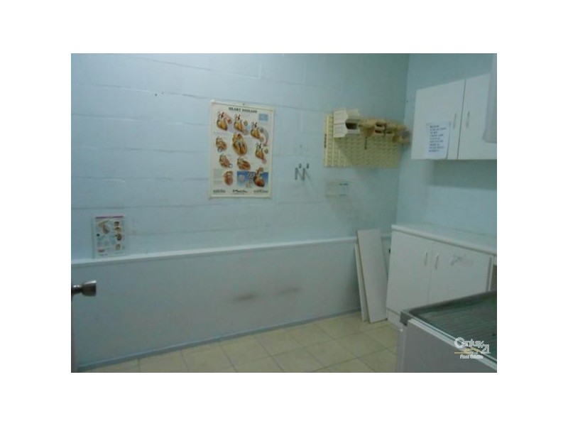 2/8 DOUGLAS ROAD, Quakers Hill NSW 2763