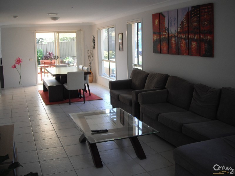 27 Tree Top Circuit, Quakers Hill NSW 2763