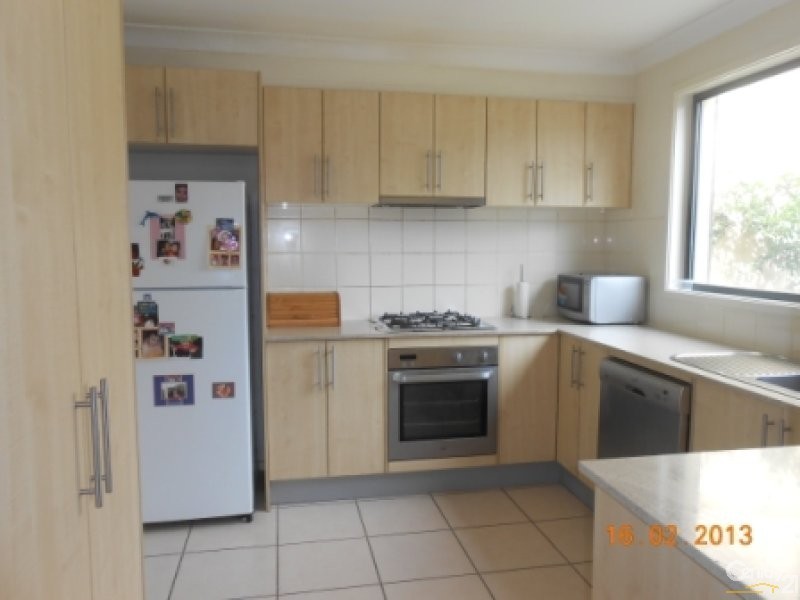 32 TREETOP CIRCUIT, Quakers Hill NSW 2763