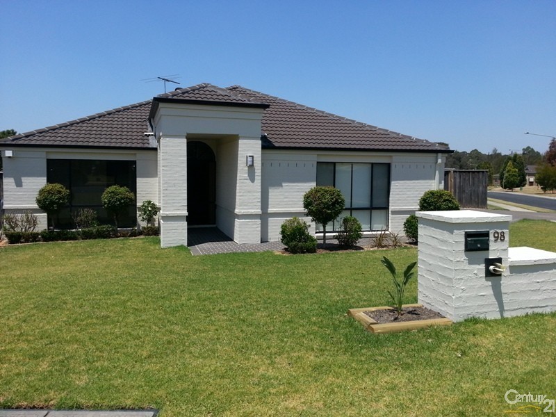98 Phoenix Avenue, Stanhope Gardens NSW 2768