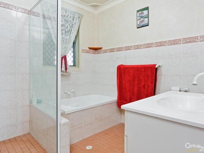 172 Railway Road, Quakers Hill NSW 2763