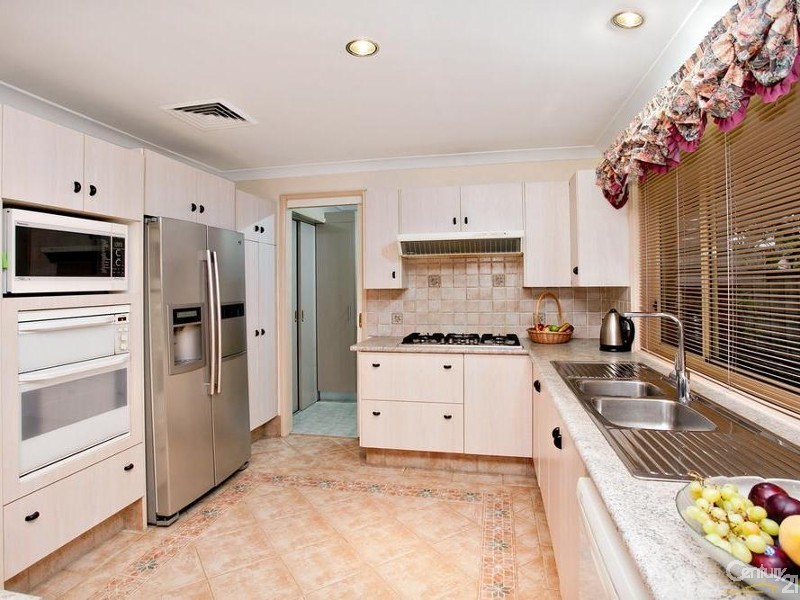 4 Burrinjuck Drive, Woodcroft NSW 2767