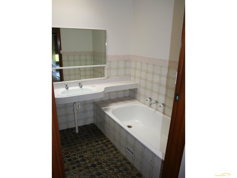 37 Bombala Crescent, Quakers Hill NSW 2763