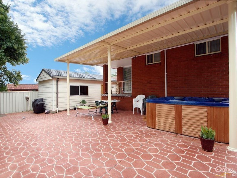 75 Warrimoo Drive, Quakers Hill NSW 2763