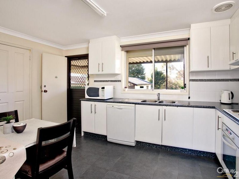 70 Warrimoo Drive, Quakers Hill NSW 2763