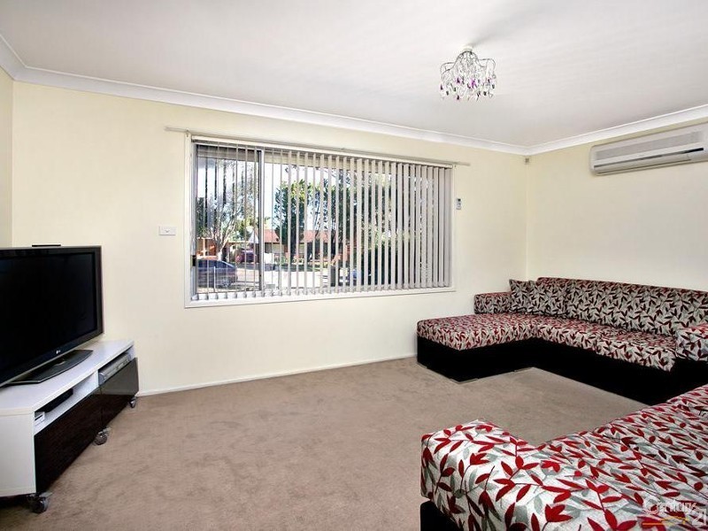 70 Warrimoo Drive, Quakers Hill NSW 2763